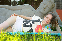 Gloria reveals her shaved pussy