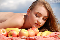 Teen shows her body Teen shows her body