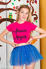 Beautiful model goes wild Beautiful model goes wild