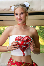 Teen blonde gets hot Teen blonde gets hot