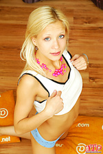 Masturbating teenie Masturbating teenie