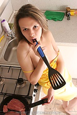 Teeny uses kitchen tool as a dildo