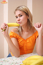 Breathtaking girl with bananas Breathtaking girl with bananas